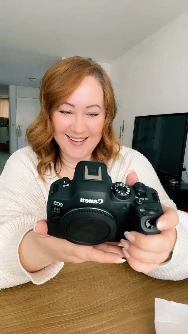 ASMR - Unboxing Edition 📷

Ich wollte unbedingt festhalten, wie ich die Canon auspacke. Denn auf diesen Moment habe ich ehrlich gesagt gewartet, seit ich die Sony hab 👀😅

Und ich wollte mal was anderes machen und hab ASMR ausprobiert 🤣

Also Spaß hat’s mir auf jeden Fall gemacht, werde ich vielleicht öfter machen.

•
•
•

#unboxing #asmr #crinklesounds #canonphotographer #canon #firstasmr